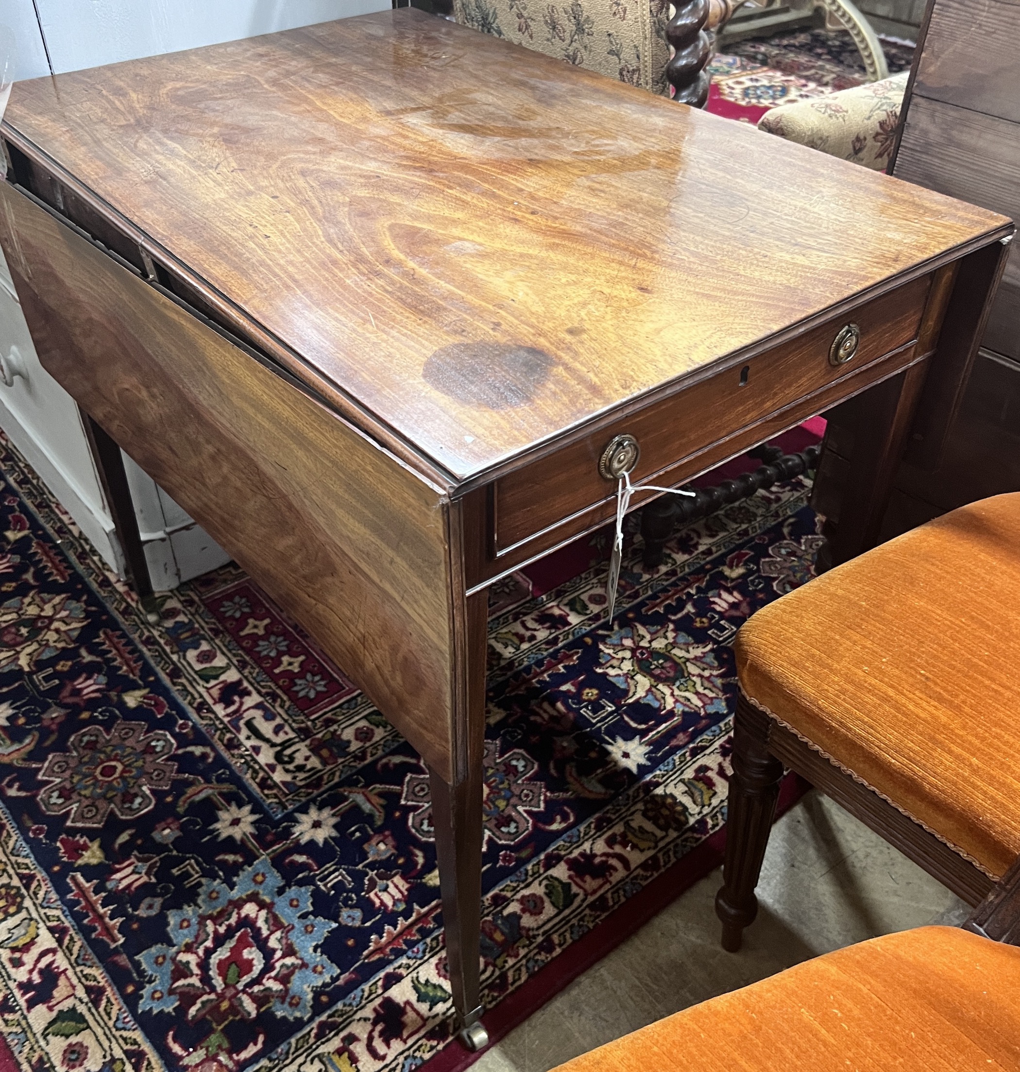 A George III mahogany Pembroke table, width 82cm, depth 56cm, height 71cm